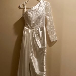Wedding or prom dress size 2 New never worn $100
